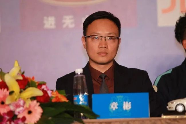 婷婷被公交车猛地进出视频